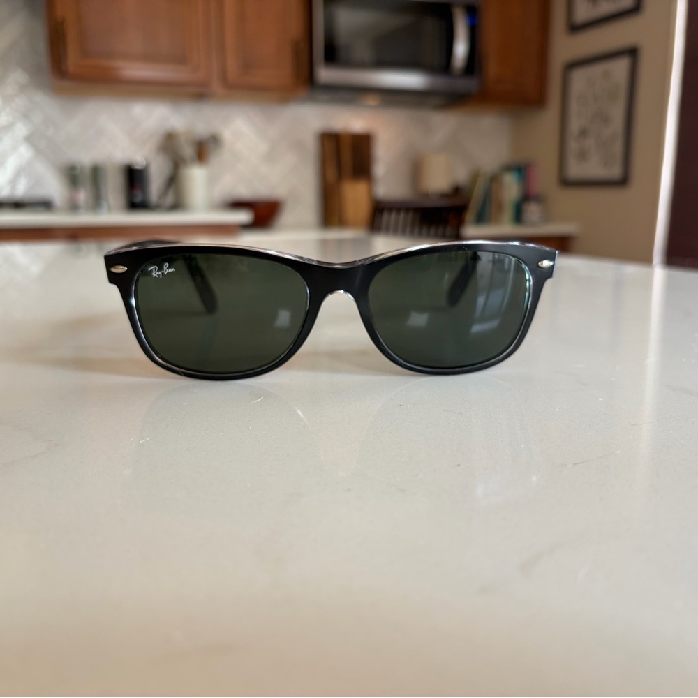 NWOT Ray-Ban Wayfarer RB2132  COLOR-MIX Sunglasses. 55/18 Black/Transparent